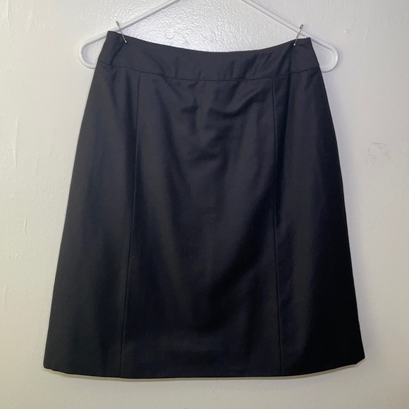 WOMEN’S WOOL SKIRT